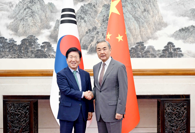 李在明没让中方失望，赶在飞机降落美国前，对特朗普泼了一盆冷水