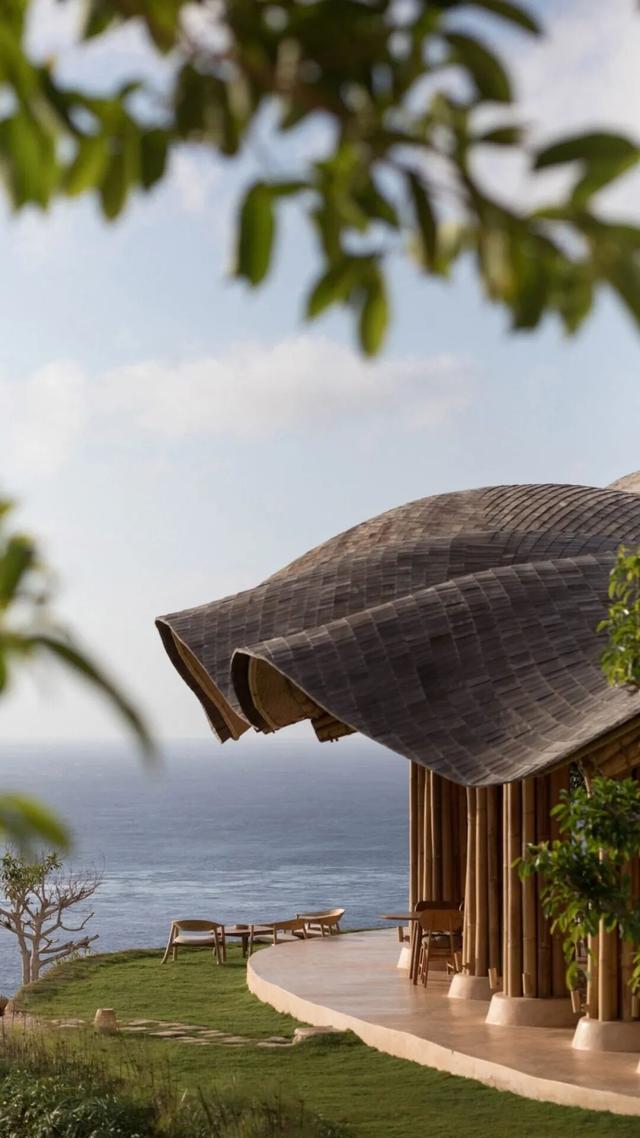 巴厘岛度假村上新！以魔鬼鱼为灵感的竹构建筑漂浮海天之间