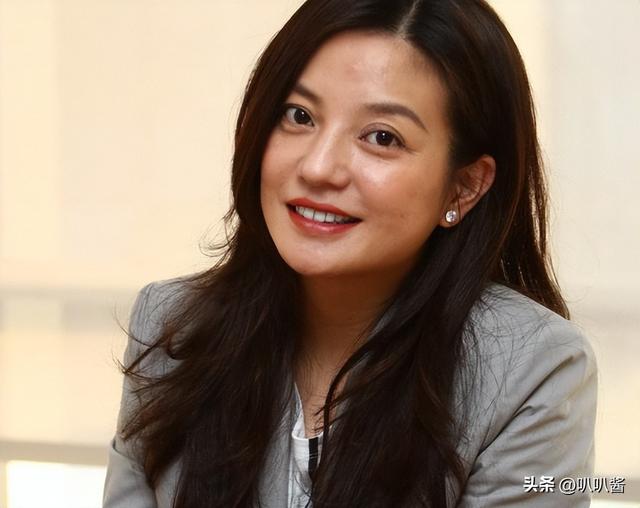 拔出萝卜带出泥！49岁赵薇近况被曝，原来圈内封杀只是冰山一角