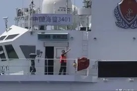 尴尬！韩国海警检查中国渔船，中国海警抵达后韩海警面面相觑图片