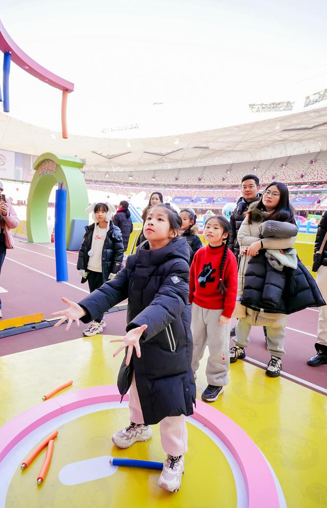 第十五届鸟巢欢乐冰雪季开幕 创新“双区”模式打造全民冬日狂欢