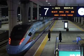 我国首创“不停站高铁”构想！不停靠就能上下车，中西方案你选谁图片