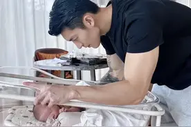 阳光男孩升为肌肉奶爸，依旧帅气迷人图片