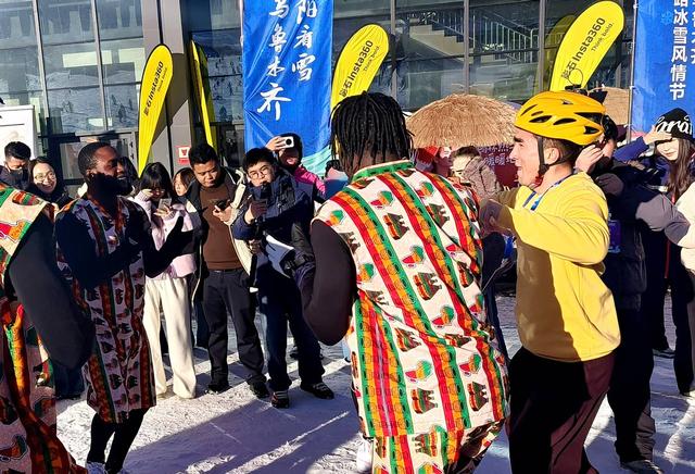 “网络大V”打卡乌鲁木齐冰雪之旅：踏雪、欢歌、共舞