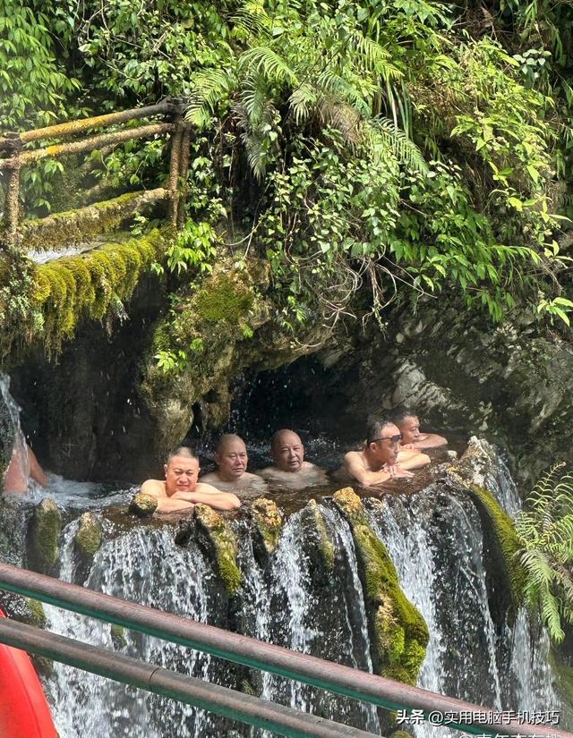 印度游客疯狂涌入中国，在庐山搓澡、打肥皂！景区把老外放纵坏了