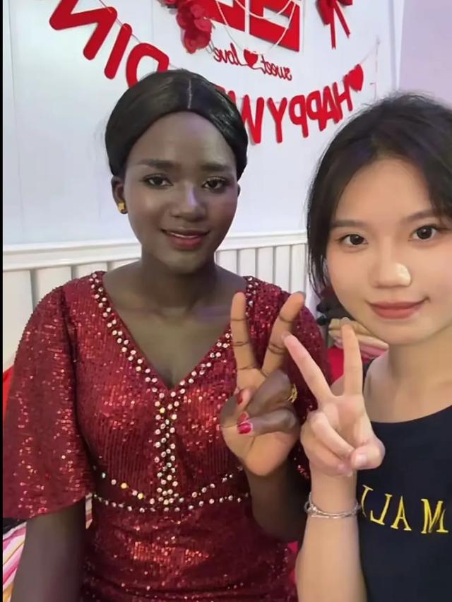 河北小伙娶肯尼亚新娘惊呆全村！不要彩礼，新娘浓妆红裙美炸了！