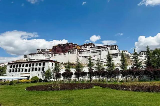 如果有一个寺庙比少林寺还有钱，那一定是布达拉宫