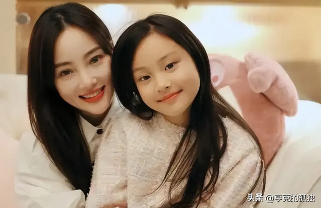 李小璐：年轻时管不住下半身，如今让自己的女儿买了单，她后悔么