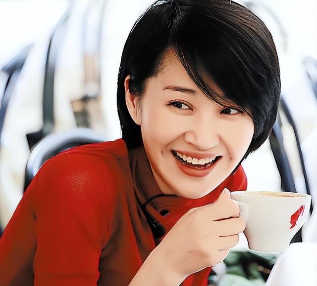 她一生 “风流成性、老少通吃”，撩汉无数	，现如今56岁却依旧单身