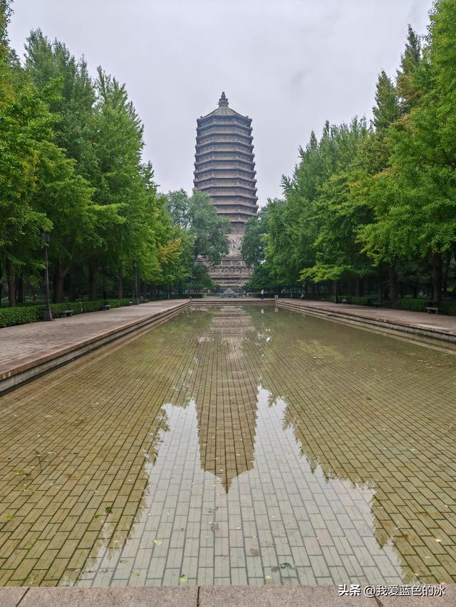 因为住得近，正好逛逛北京的玲珑塔公园