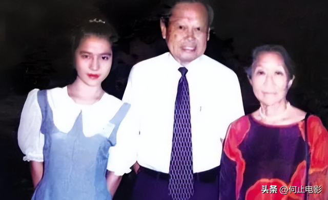 杨振宁家庭情况曝光：三个儿女无人继承物理学，与翁帆关系也很好