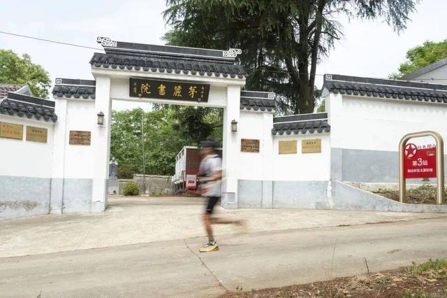 叮铃铃~上课啦！开学第一课，不在教室在金坛茅山！