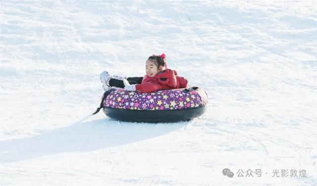 敦煌“童话雪乡”引客来