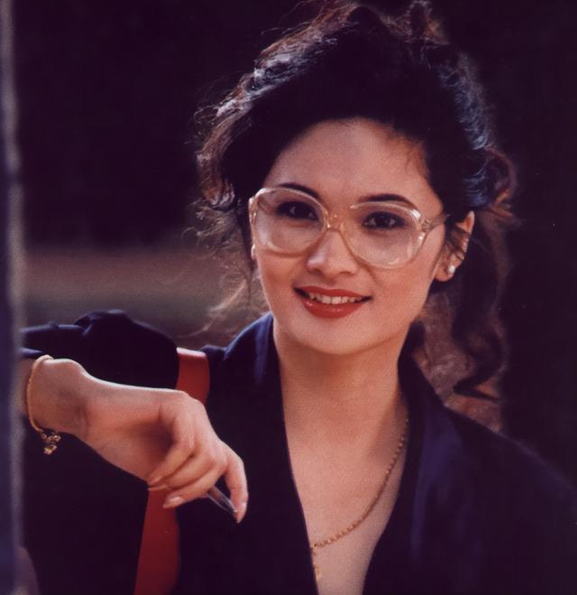 80年代家喻户晓的女演员，嫁给军委副主席儿子，离婚后混得如何？