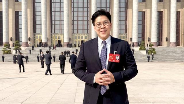 结婚13年，44岁郭晶晶再次迎来喜讯，官媒发文，终于等到这一天