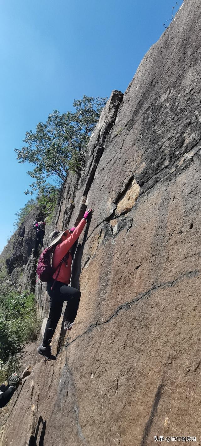 苏州大焦山不高的山峰却走出惊险之感，拍出了大片之作