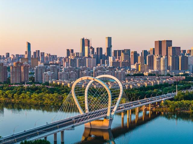 东北唯一的新一线城市，未来发展前景很广阔，更是一个旅游好去处