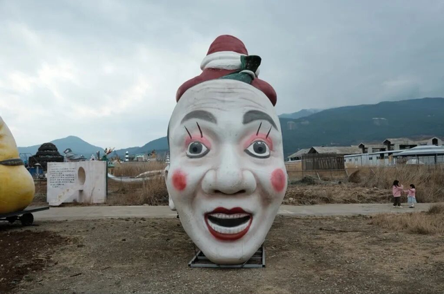 丽江“儿童乐园”爆红翻车：这样的乐园孩子敢去？游客：不好评价