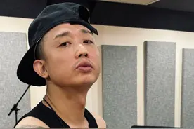 撕破脸！歌手Gai怒斥脱口秀演员嘴贱，疑似被对方调侃“歪嘴”图片