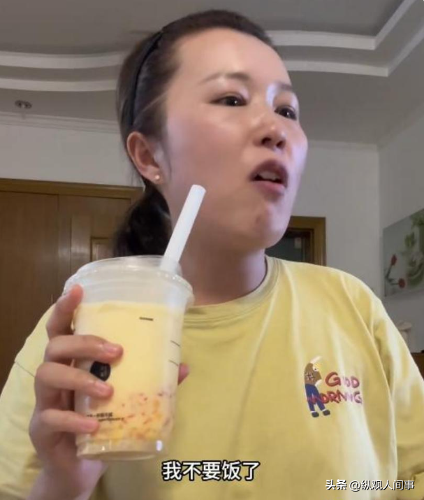 君君头戴尿不湿坐姿豪放，凯文自学中文，老外也改不了小黄基因！