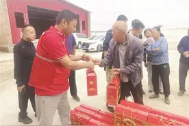 中秋慰问送关爱 月满情浓暖民心图片