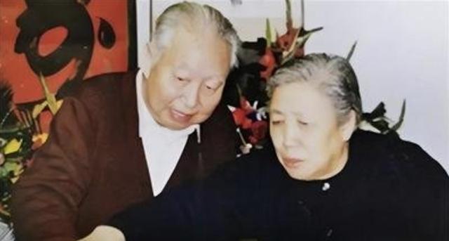 华国锋同志的后人：子女全都姓苏，两子从军，两女从政，十分低调