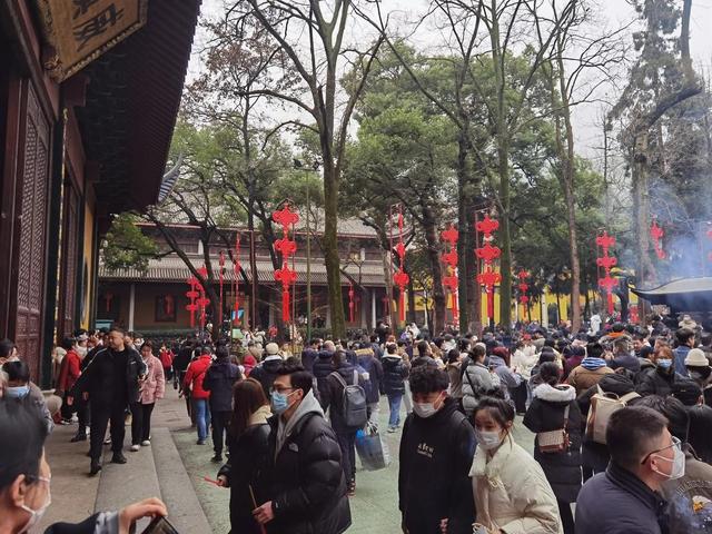 灵隐寺今起门票免费了！游客直接省钱，寺庙运营模式迎转型新阶段