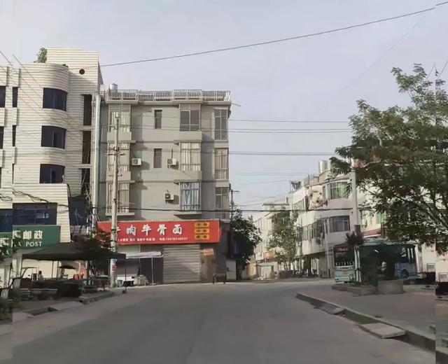 大别山有着八百年历史的县治地,没落成了现在的小山村。