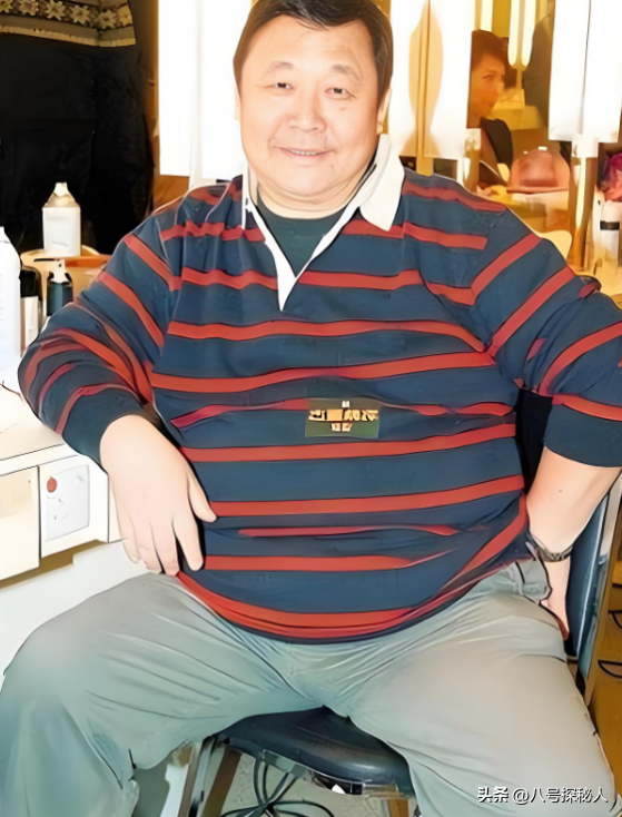 出名后出轨保姆、气死原配，如今77岁的他晚景凄凉，子女与其割席