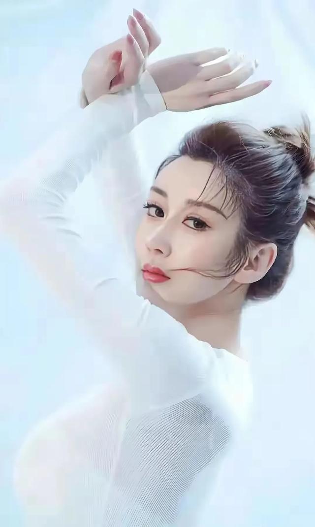 性感姜彦希，傲人身材得“中国天然第一美胸”称号，千万别眨眼！