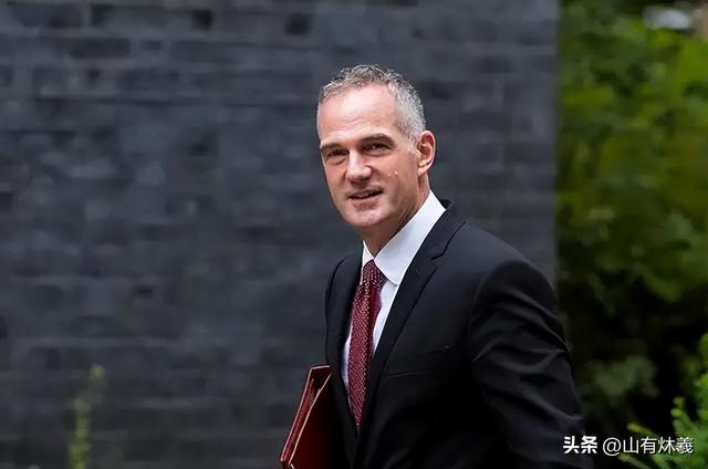 北京大阅兵后，第一个找中国合作的西方大国来了，美欧都没有想到