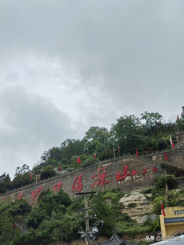 延安宝塔区有宝塔和众多革命纪念地，部分路段停车不便，吃了饸饹