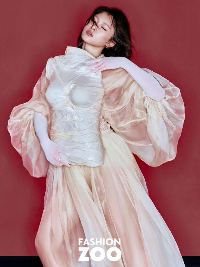 吴艳妮 最新杂志写真大片，充满力量感的美