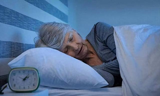 还经常“做俯卧撑”运动的老人，除了有利肌肉，或会带来这6好处