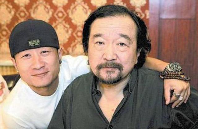 79岁李保田现状：定居山东衰老明显，儿子李彧太像父亲的“翻版”