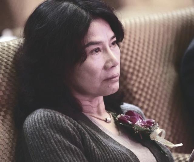 被停职审查、转移资产、搞办公恋情	，董明珠身上标签哪个是真的