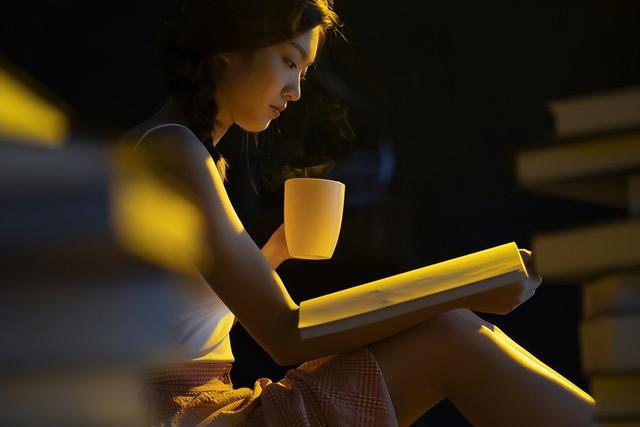 两性交往时，女人用力过猛，男人真的很容易上头。