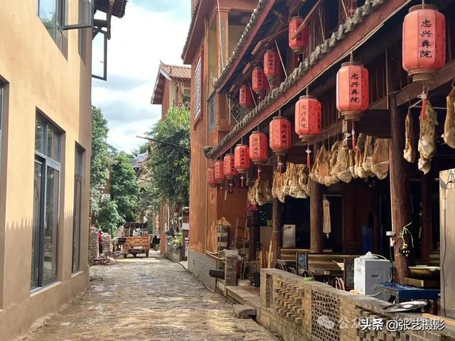 云南普者黑，水墨仙人洞村