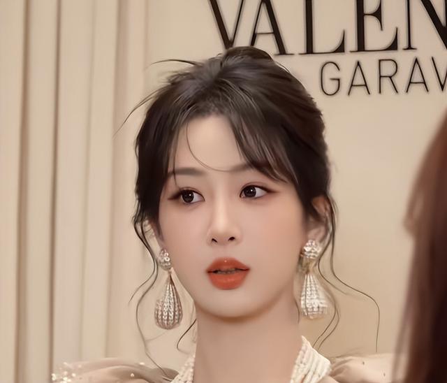 用力过猛？31岁杨紫面相变了，走上“不归路”	，张艺谋的话应验了