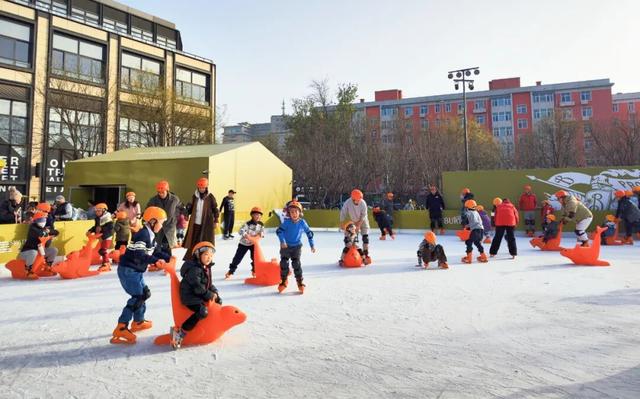 承包全家冬日快乐！王府中环冰乐园已上线→