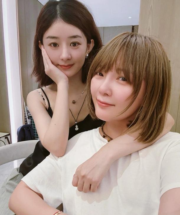 赵丽颖过生日发闺蜜合影，网友羡慕嫉妒又祝福