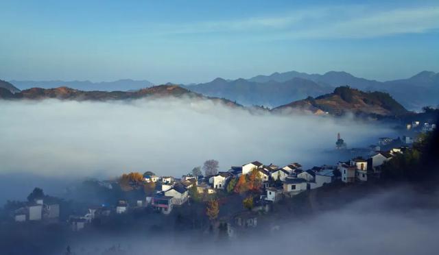 星空为幕，云海为席！歙县坡山首场公益露天电影之夜圆满落幕