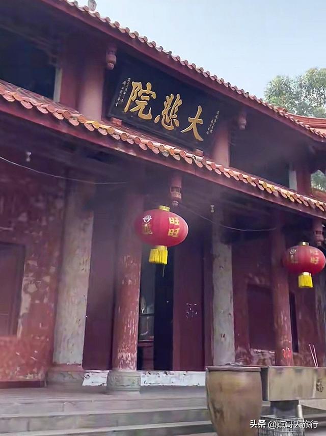 成都黄龙溪被冷落的寺庙，位置堪称绝佳，现32尊观音化身像！