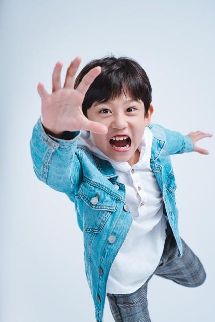 我要当奥特曼，孩子幻想打架打怪兽？恭喜！他的心理正在偷偷升级