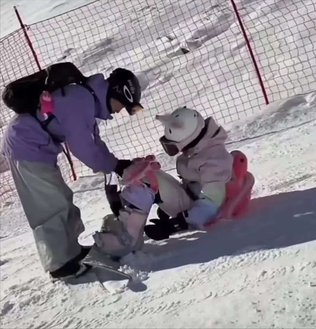 豪宅风波后	，全红婵带伤新疆滑雪，令人担心的事发生 樊振东说对了