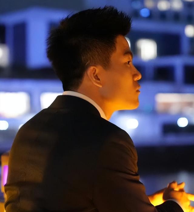 俞敏洪没想到，董宇辉受邀九三阅兵半月多，再因一个举动口碑暴涨