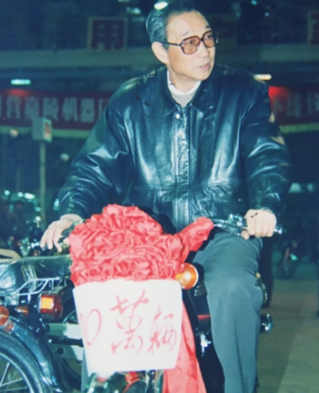 山东穷小子，造中国第一辆摩托车赚80亿，破产后以1元出售公司