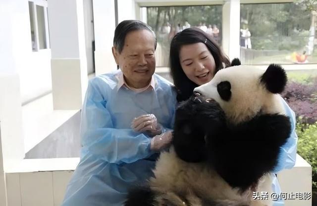 杨振宁家庭情况曝光：三个儿女无人继承物理学，与翁帆关系也很好
