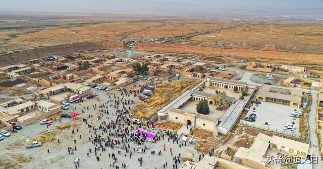 初冬，古城迎来西行客