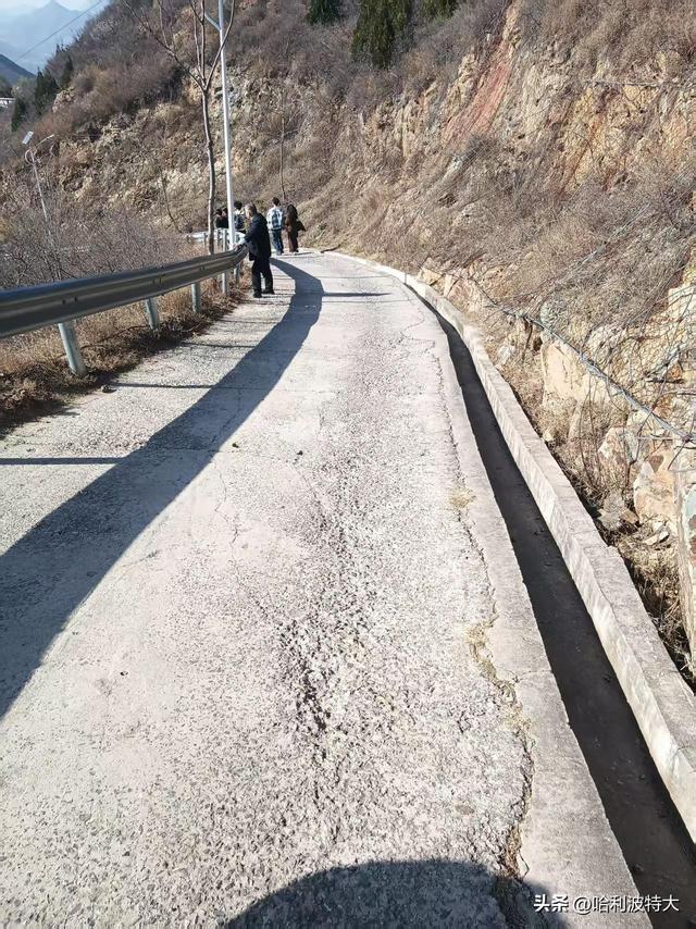 怒征西山公园，立在539.8米的顶峰